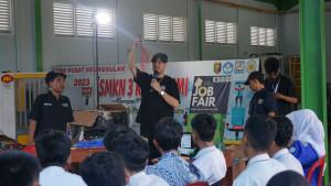 BERI-MATERI-Ricard-Perwakilan-Elders-Garage.jpg