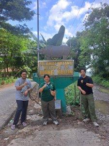 Badak-Jawa-1.jpgBadak-Jawa-2.jpgBadak-Jawa-3.jpgBadak-Jawa-4.jpg