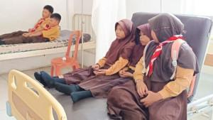 Belasan-Siswa-Mual-dan-Sakit-Perut.jpg