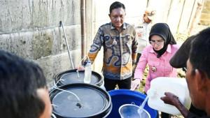 Bupati-dan-Wakil-Bupati-Pesawaran-meninjau-produksi-pupuk-organik-cair.jpg