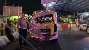 Bus-penumpang-Epa-Star-menabrak-1-mobil-dan-8-motor.jpg