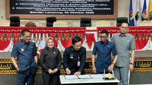 DPRD-Lampung-paripurna-raperda-44.jpg