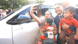 Detik-detik-Paus-Fransiskus-Berkati-Bocah-di-Jakarta.jpg