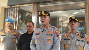 Detik-detik-warga-gerebek-oknum-kapolsek-yang-menyelinap-ke-rumah-janda-sudah-diintai.jpg