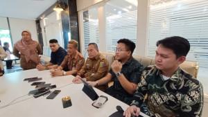 Direktur-RSUDAM-dr-Imam-Ghozali-bersama-kuasa-hukumnya-M-Fahmi-Nirwansyah.jpg