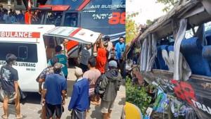 Dua-ledakan-terdengar-saat-kecelakaan-bus-menewaskan-8-orang-di-Probolinggo.jpg