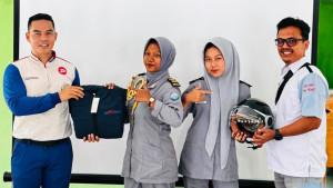 Edukasi-Safety-Riding-di-SMKN-1-Ketapang34.jpg