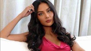 Erika-Carlini-Pilih-Rayakan-Natal-di-Bali-Bersama-Keluarga-Besar.jpg