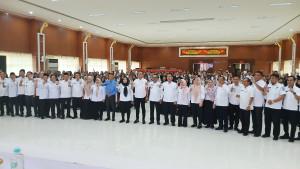 Eva-Dwiana-foto-bersama-para-relawan.jpg
