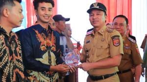 FESTIVAL-LITERASI-Bupati-Parosil-Mabsus.jpg