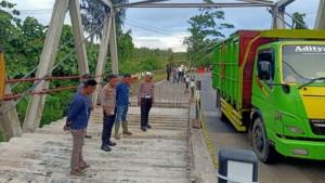 JEMBATAN-DIPERBAIKI-Satlantas-Polres-Way-Kanan5Y6.jpg
