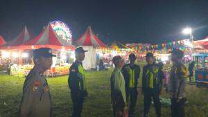 Jajaran-Polsek-Seputih-Raman-saat-melaksanakan-patroli-di-pasar-malam.jpg