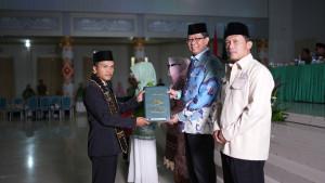 KUKUHKAN-GURU-PROFESIONAL-Rektor-Prof-Wan.jpg