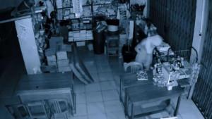Kakak-adik-curi-uang-koperasi-sekolah-Rp-25-juta-masuk-lewat-plafon-bolong.jpg