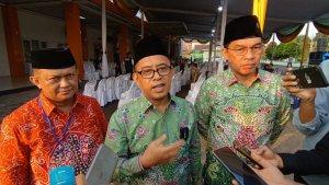 Kakanwil-Kemenag-Lampung-Puji-Raharjo-saat-diwawancarai-awak-media.jpg