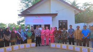 Kapolda-Lampung-pada-peresmian-bedah-rumah-di-Lampung-Tengah.jpg
