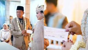 Kelakuan-Tarman-kakek-74-tahun-nikahi-gadis-24-tahun-pakai-cek-palsu-Rp-3-M.jpg