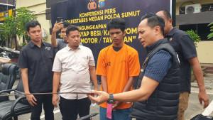 PELAKU-Remaja-inisial-RJ-18-dihadirkan-saat-polisi.jpg
