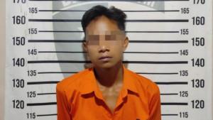 Pelaku-pembacokan-saat-diamankan-polisi-di-Mapolsek-Gadingrejo.jpg