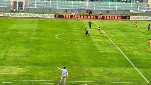 Pelatih-Bhayangkara-FC-Paul-Munster-diganjar-kartu-kuning.jpg