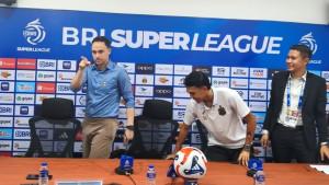 Pelatih-Bhayangkara-FC-Paul-Munster-saat-konferensi-pers.jpg