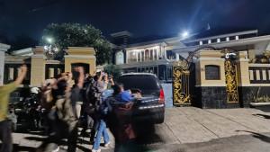 Penggeledahan-di-rumah-Dendi-Ramadhona.jpg