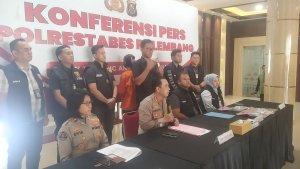 Polrestabes-Palembang-saat-melakukan-gelar-perkara-ungkap-kasus-pembunuhan-siswi-SMP.jpg