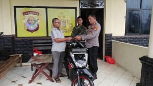 Polsek-Gunung-Pelindung-serahkan-barang-bukti-motor.jpg