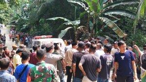 Proses-evakuasi-penumpang-bus-yang-terperosok-ke-jurang.jpg