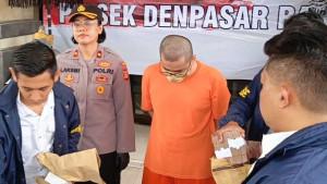 RILIS-KASUS-Tersangka-penggelapan-uang.jpg