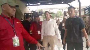 Raffi-Ahmad-Tiba-tiba-Jalan-Pincang.jpg