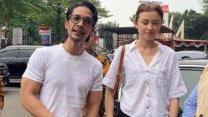 SEPAKAT-DAMAI-Edward-Akbar-dan-Kimberly-Ryder.jpg