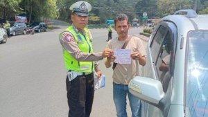 Satlantas-Polres-Lampung-Barat-tilang-pengendara.jpg