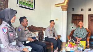 Satlantas-Polres-Lampung-Tengah-saat-mengunjungi-rumah-purnawirawan-polri.jpg