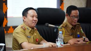 Sekprov-Lampung-Marindo-Kurniawan-rapat-evaluasi.jpg