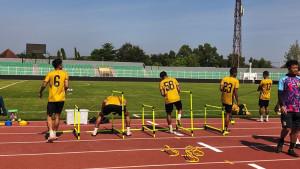 Skuad-Bhayangkara-FC-saat-menjalani-sesi-latihan-di-Stadion-Sumpah-Pemuda.jpg