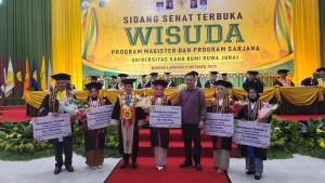 Suasana-prosesi-wisuda-Universitas-Saburai-Sabtu.jpg