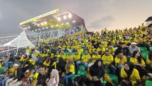 Suporter-Padati-Stadion-Sumpah-Pemuda.jpg