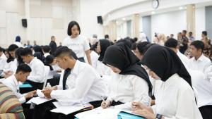 TANDATANGANI-KONTRAK-Sebanyak-109-mahasiswa-ITPLN.jpg