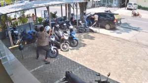 TEMBAK-Pelaku-pencurian-sepeda-motor-saat-beraksi.jpg