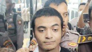 Tampang-Vadel-Badjideh-Hadiri-Sidang-Perdana.jpg
