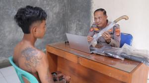 Tersangka-Adji-Darma-Saputra-saat-diperiksa-polisi-a.jpg
