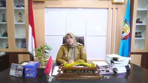 Umi-Laila-memberikan-teguran-kepada-kepala-sekolah-SD-di-Pringsewu.jpg