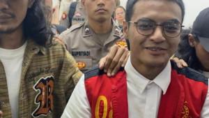 Vadel-Badjideh-Tersenyum-Disebut-Beli-Obat-Aborsi-untuk-Lolly.jpg