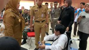 Wali-Kota-dan-jemaah-umrah-berbincang.jpg