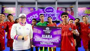 Xlsmart-serahkan-hadiah-pemenang-futsal-2025.jpg