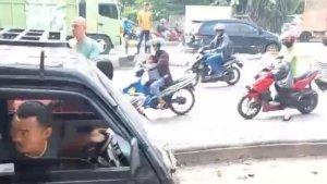pekerja-jatuh-dari-atas-flyover-kalibalok-aa.jpg