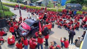 sebanyak-500-pekerja-terdiri-dari-tenaga-outsourcing-os-dari-pt-pln-uid-lampung.jpg
