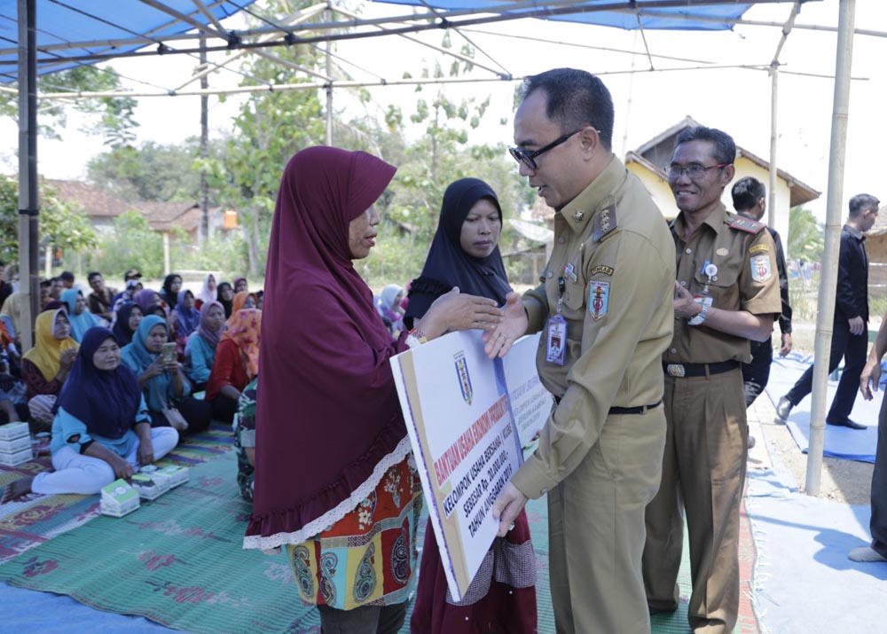 12-kelompok-usaha-bersama-di-banjit-dapat-bantuan-permodalan.jpg