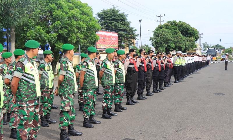 194-personel-gabungan-siap-amankan-objek-vital-pada-perayaan-Nataru-di-Metro-Lampung.jpg